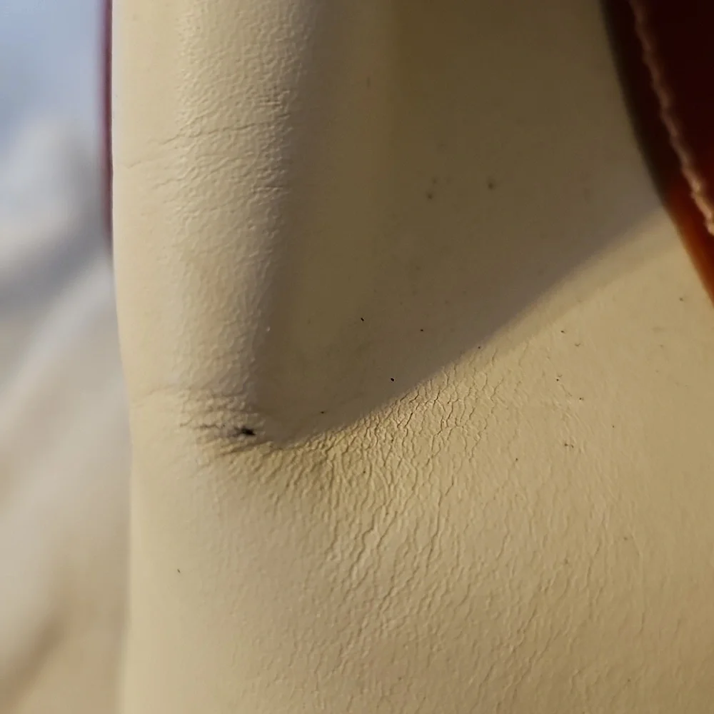 Alto Dooney & Bourke Satchel - Picture 6 of 14